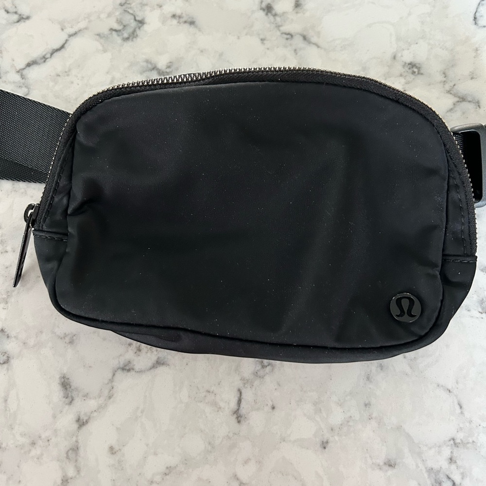 lululemon Everywhere Belt Bag